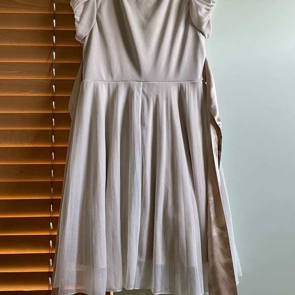 Little girls gold and cream dress - Picture 2 of 3